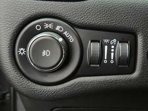 Used 2019 Jeep Cherokee Limited image 22