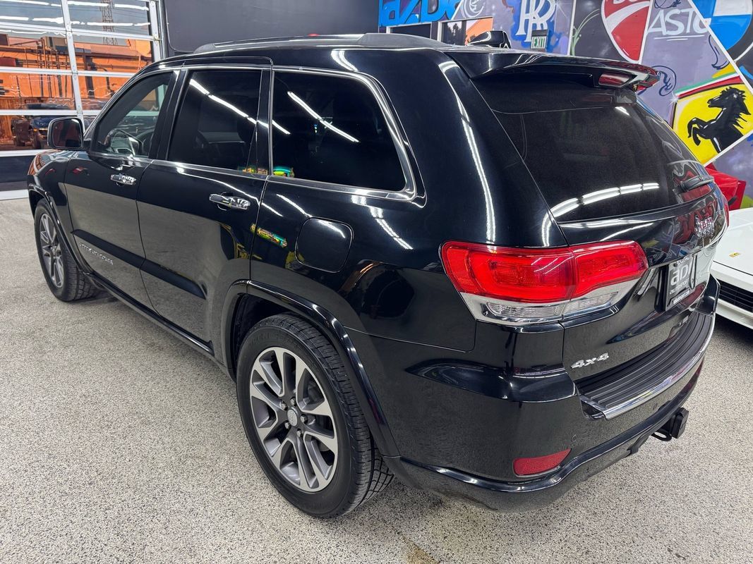 Used 2017 Jeep Grand Cherokee Overland AWD/4WD image 3
