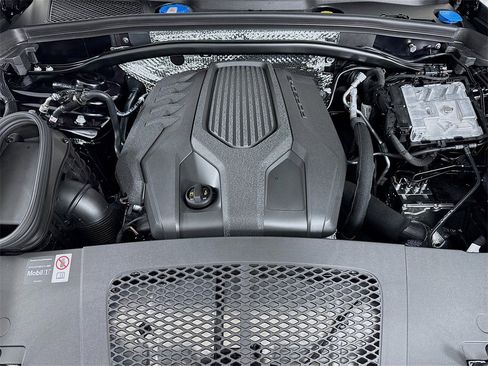 New 2026 Porsche Macan image 33