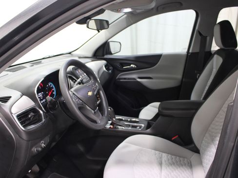 Used 2020 Chevrolet Equinox LS w/ LS Convenience Package AWD/4WD image 3