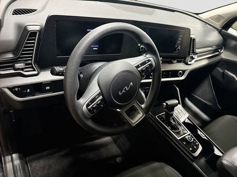 Used 2023 Kia Sportage LX image 9