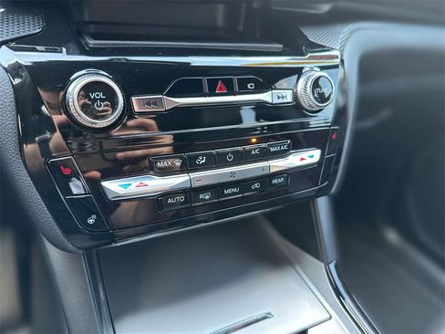 Used 2023 Ford Explorer ST-Line image 18