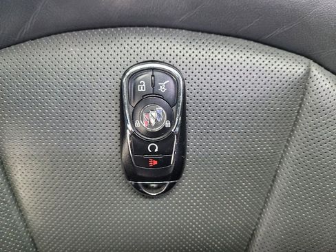 Used 2020 Buick Envision Essence image 32
