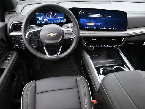 New 2025 Chevrolet Suburban Premier image 17