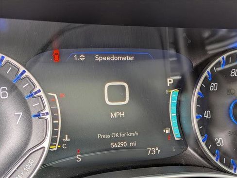 Used 2020 Chrysler Pacifica Touring-L FWD image 4