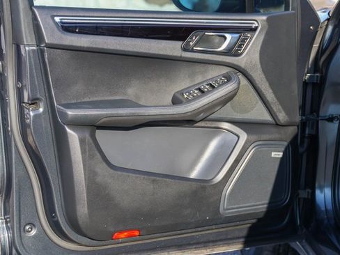 Used 2019 Porsche Macan image 11