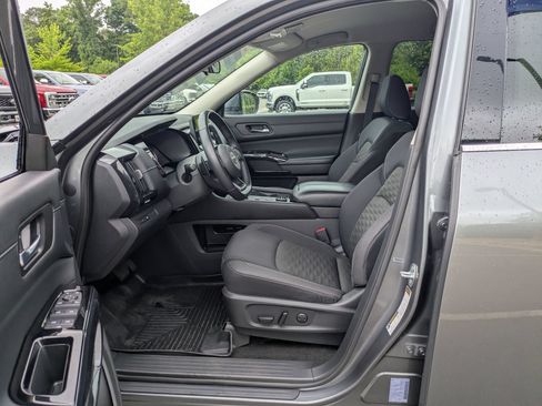 Used 2022 Nissan Pathfinder SV AWD/4WD image 12