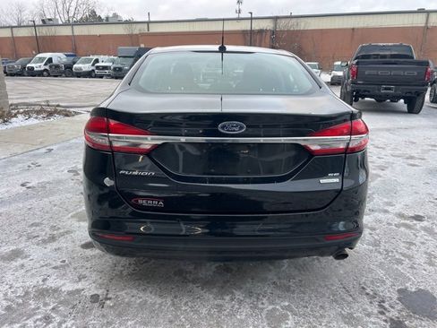 Used 2017 Ford Fusion SE w/ Fusion SE Technology Package image 6