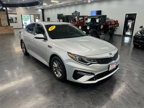 Used 2019 Kia Optima LX image 3