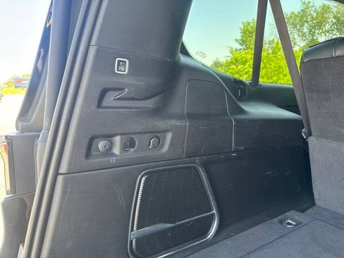 Used 2024 Jeep Wagoneer L Series II RWD image 15