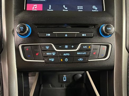 Certified 2018 Ford Fusion SE w/ Fusion SE Technology Package FWD image 13