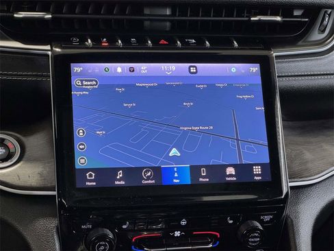 Used 2023 Jeep Grand Cherokee L Limited image 23