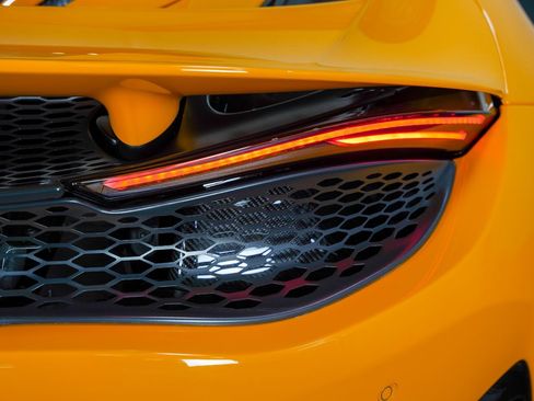 Used 2024 McLaren 750S Spider image 25