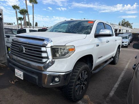 Used 2018 Toyota Tundra Limited w/ Limited Premium Package RWD image 5