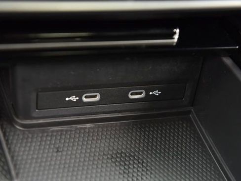 Used 2025 Volkswagen Atlas Peak Edition SE image 16