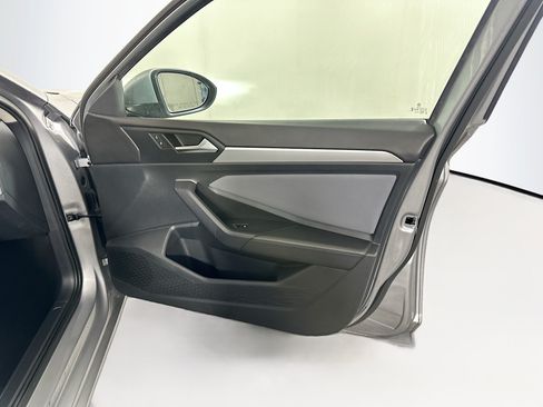 Used 2025 Volkswagen Jetta SE FWD image 32