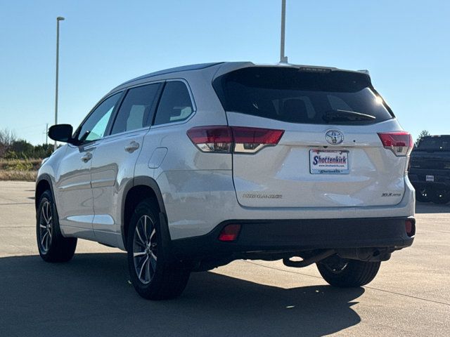 Used 2018 Toyota Highlander XLE AWD/4WD image 6