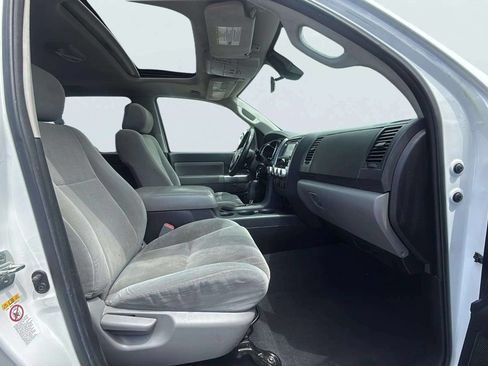 Used 2019 Toyota Sequoia SR5 AWD/4WD image 16