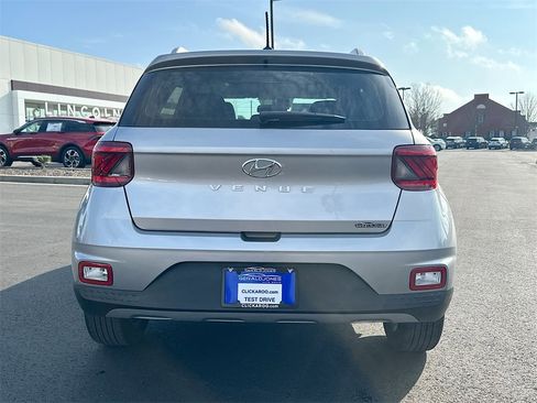 Used 2023 Hyundai Venue SEL image 15