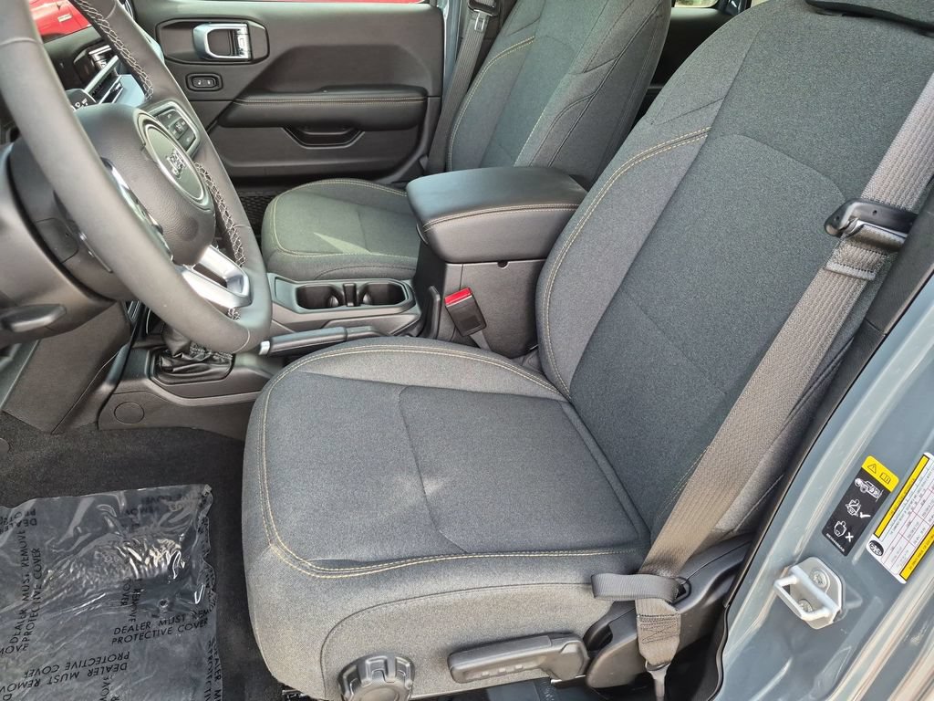 Used 2026 Jeep Wrangler Unlimited Sahara AWD/4WD image 15