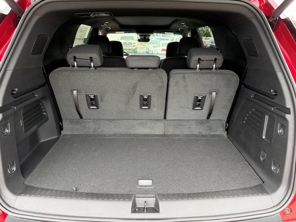 New 2026 Chevrolet Traverse LT w/ Sun and Wheel Package FWD image 17