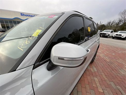 Used 2022 Kia Telluride EX w/ EX Premium Package image 7