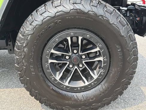 Used 2025 Jeep Wrangler Unlimited Rubicon AWD/4WD image 13