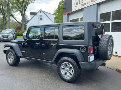 Used 2015 Jeep Wrangler Unlimited Rubicon w/ Connectivity Group AWD/4WD image 6