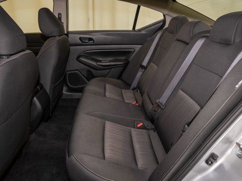 Used 2024 Nissan Altima 2.5 SV image 8