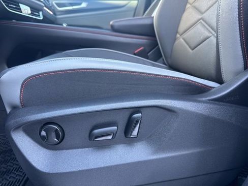 Certified 2025 Volkswagen Atlas Peak Edition SE image 13