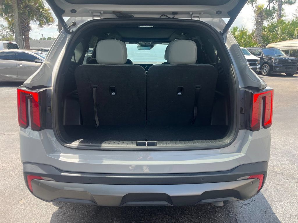 Used 2025 Kia Sorento SX Prestige w/ Sage Leather Package AWD/4WD image 5
