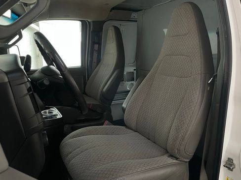 Used 2017 Chevrolet Express 3500 Extended image 21