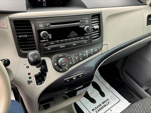 Used 2012 Toyota Sienna SE FWD image 15