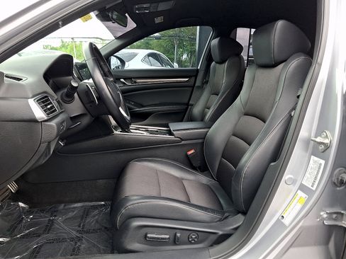 Used 2018 Honda Accord Sport image 14