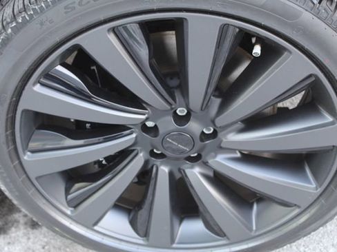 New 2026 Land Rover Range Rover SV image 8