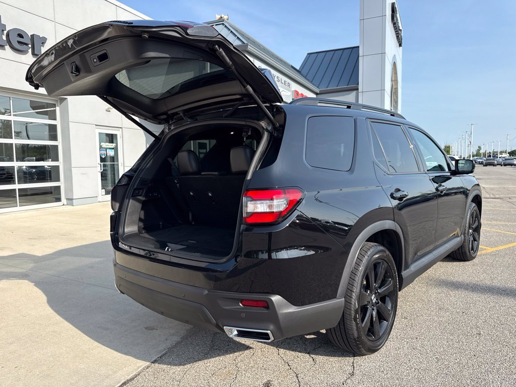 Used 2025 Honda Pilot Black Edition image 14