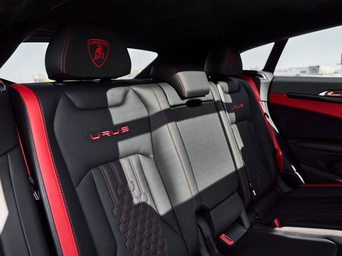 Used 2024 Lamborghini Urus S AWD/4WD image 45