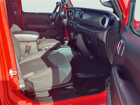 Used 2021 Jeep Wrangler Unlimited Sahara w/ Uconnect 4C Nav & Sound Group AWD/4WD image 13