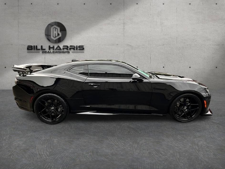Used 2021 Chevrolet Camaro ZL1 RWD image 5