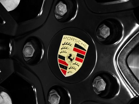 Used 2023 Porsche Cayenne GTS image 98