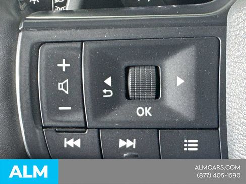 Used 2025 Nissan Rogue SV FWD image 28