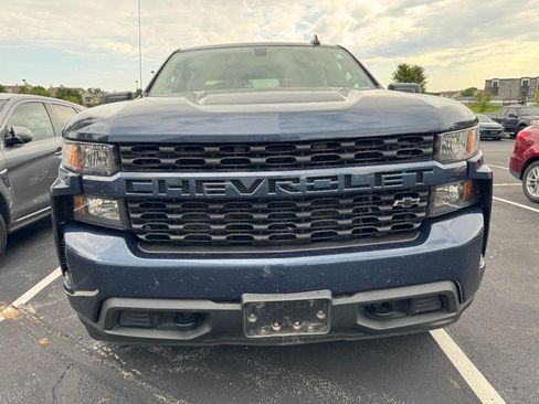 Used 2020 Chevrolet Silverado 1500 Custom w/ Custom Value Package AWD/4WD image 2