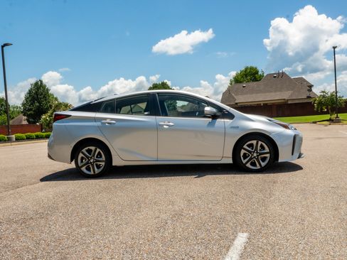 Used 2021 Toyota Prius XLE FWD image 4