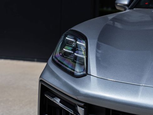 New 2026 Porsche Cayenne S image 17