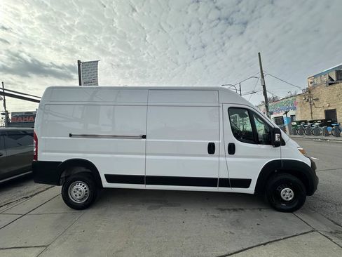 Used 2025 RAM ProMaster 2500 w/ Convenience Group FWD image 10