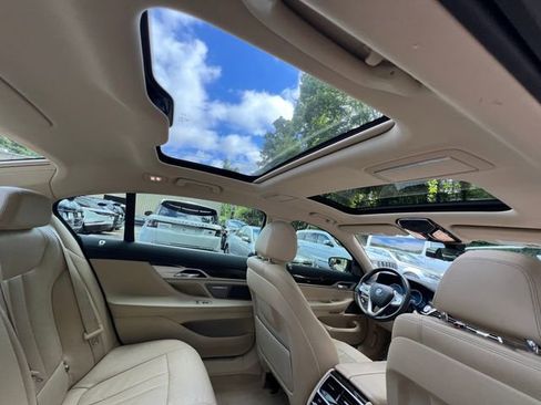 Used 2018 BMW 740i image 36