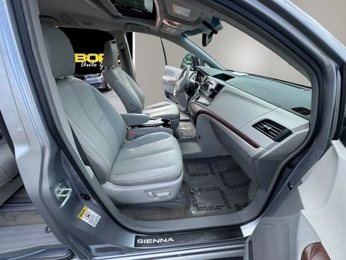 Used 2013 Toyota Sienna XLE FWD image 13