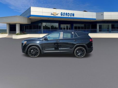 Used 2023 GMC Terrain SLE w/ Driver Convenience Package AWD/4WD image 2