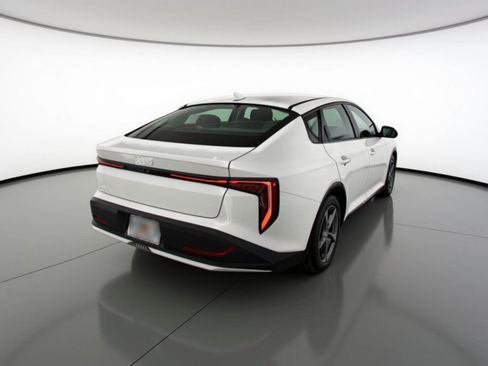 Used 2025 Kia K4 LXS image 9