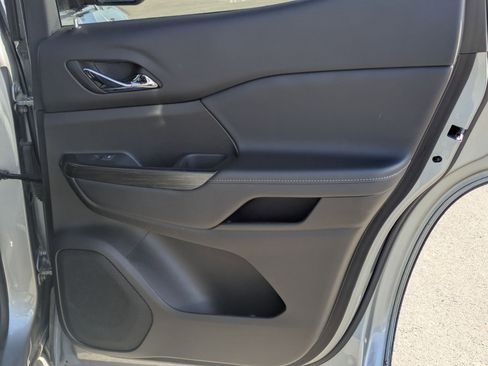 Certified 2023 GMC Acadia SLT image 26